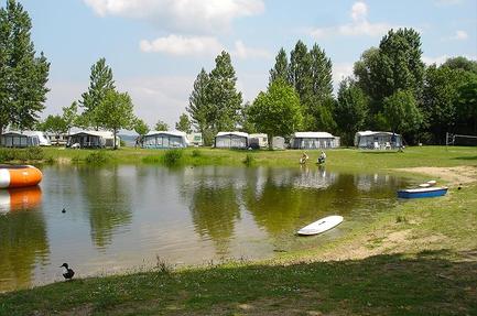 Camp. Jachthaven de Loswal