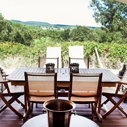 Luksusowe meble wewnątrz i na zewnątrz