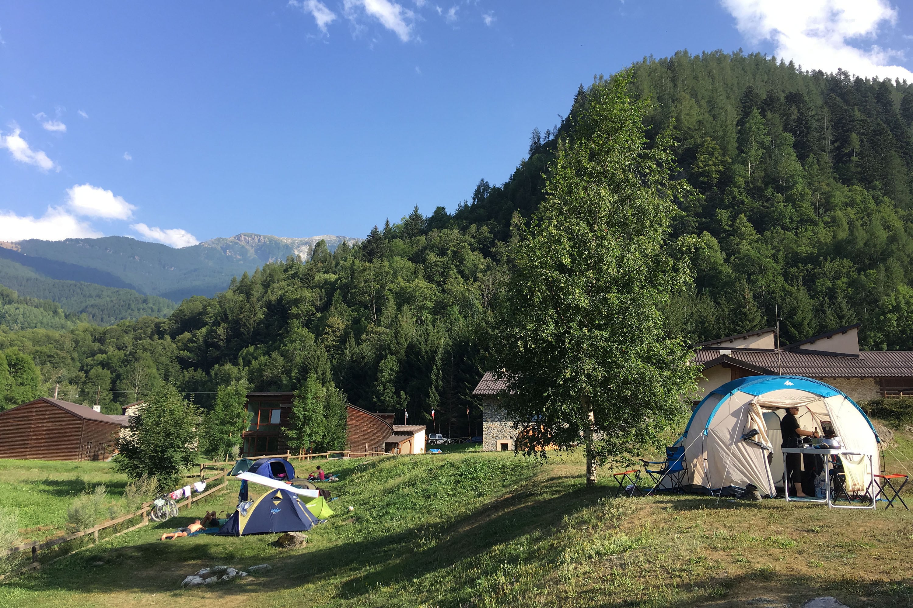 Zelten auf dem Campingplatz: 7 Tipps für die Auswahl Ihres Zeltplatzes