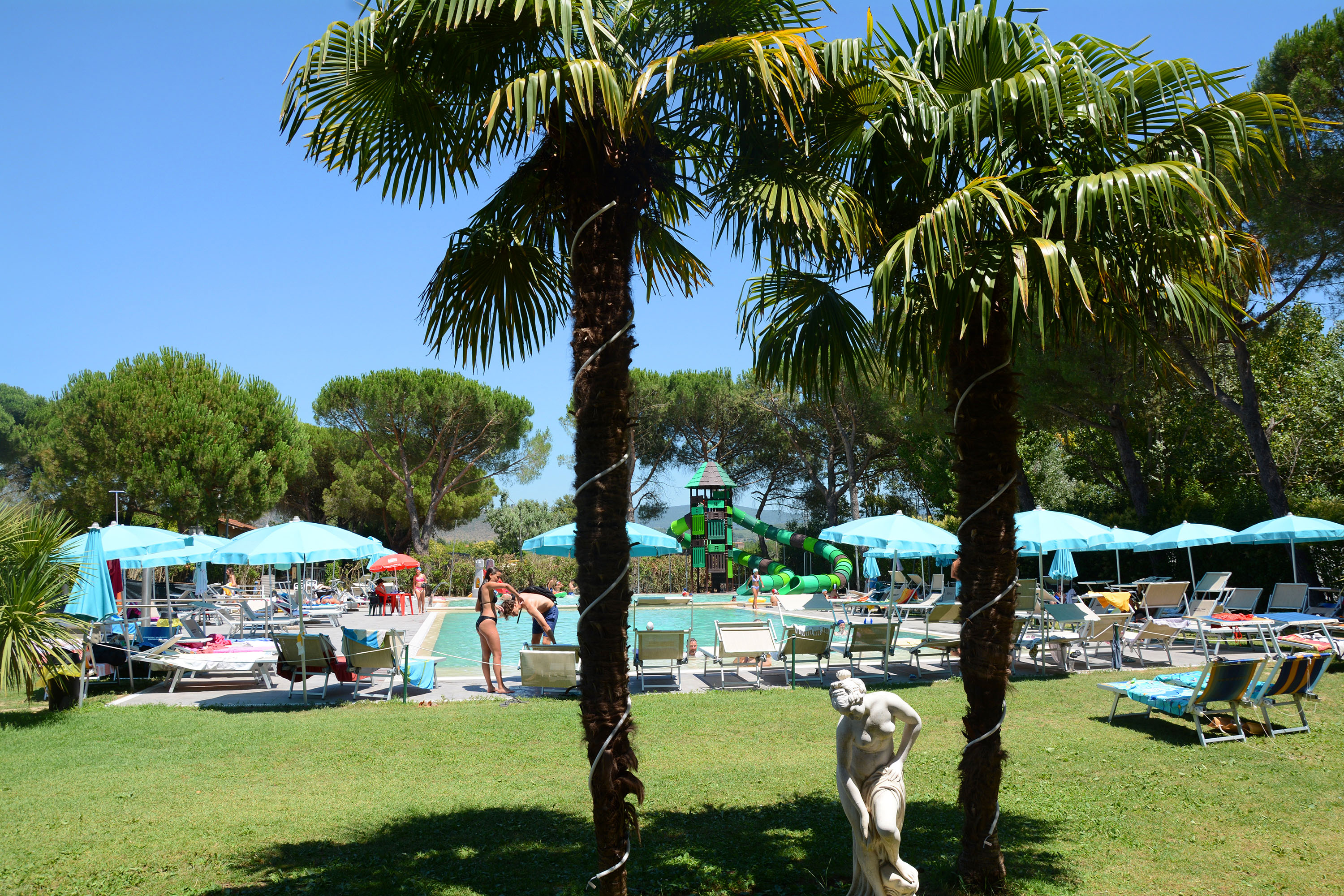 Bedroom accommodation at Badiaccia Camping Village in Castiglione del Lago
