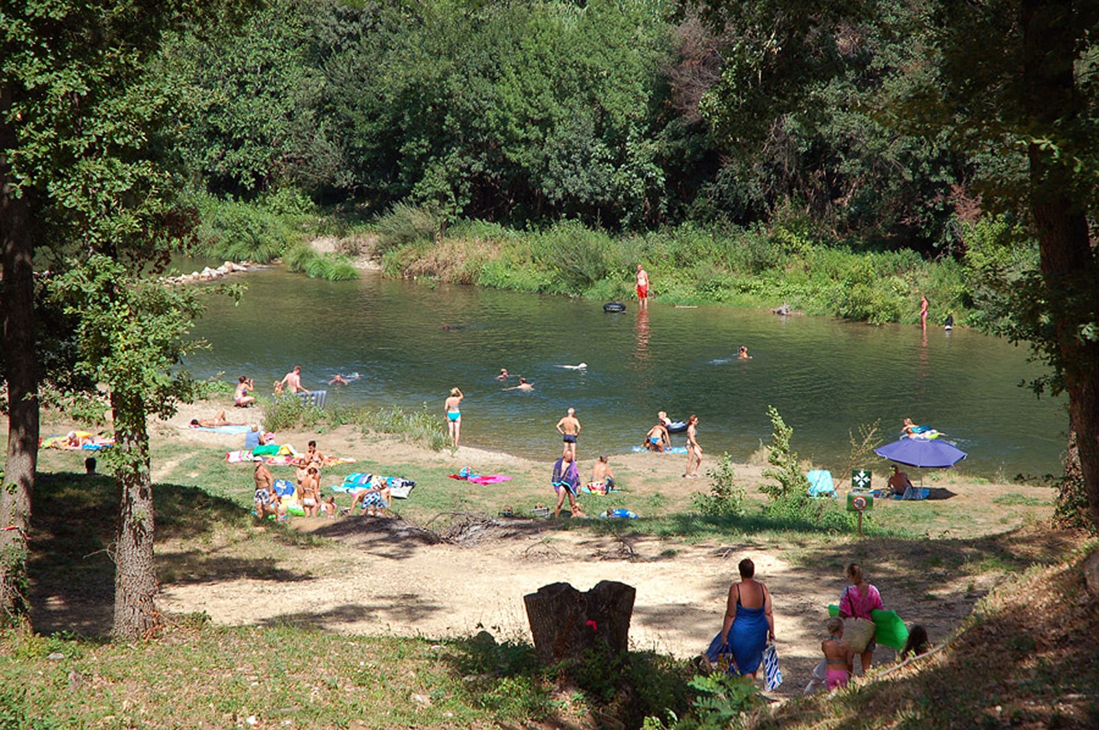 Online bestellen: Slow Village La Roque-sur-Cèze