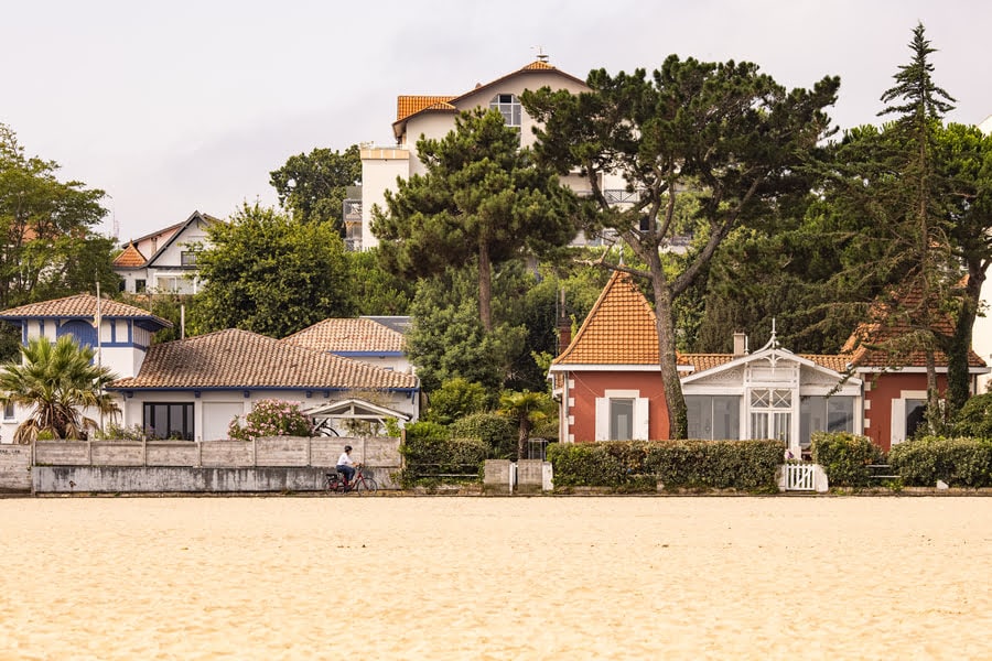 traditionele huizen aan het strand