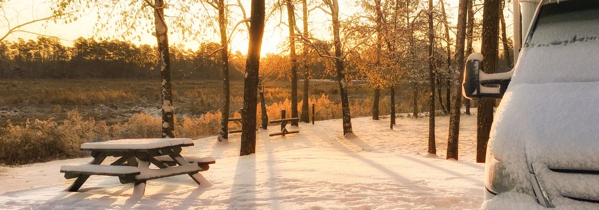 kamperen in de winter camper sneeuw winterkamperen