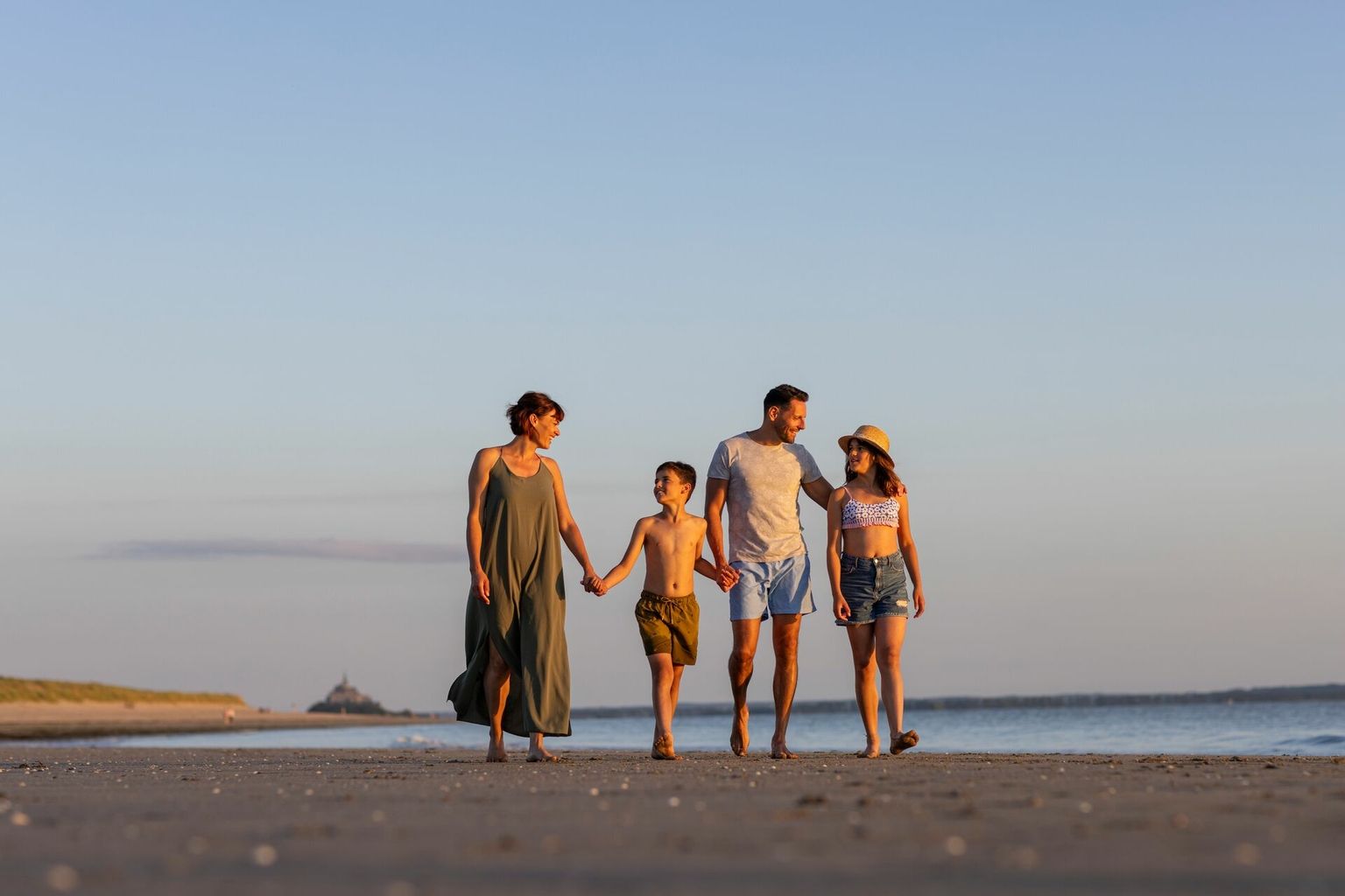 Kitchen facilities at Camping Sandaya Mont-Saint-Michel in Genêts