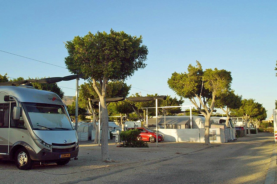 geschenke für camper männer Echte Kerle Ziehen Wohnwagen Camper Kissen mit Füllung 40x40 Geschenke  Wohnmobil für Männer Campingwagen Geschenkidee Zubehör Camping Opa Oma  Rentner Lustig — TrendationStore main image 1