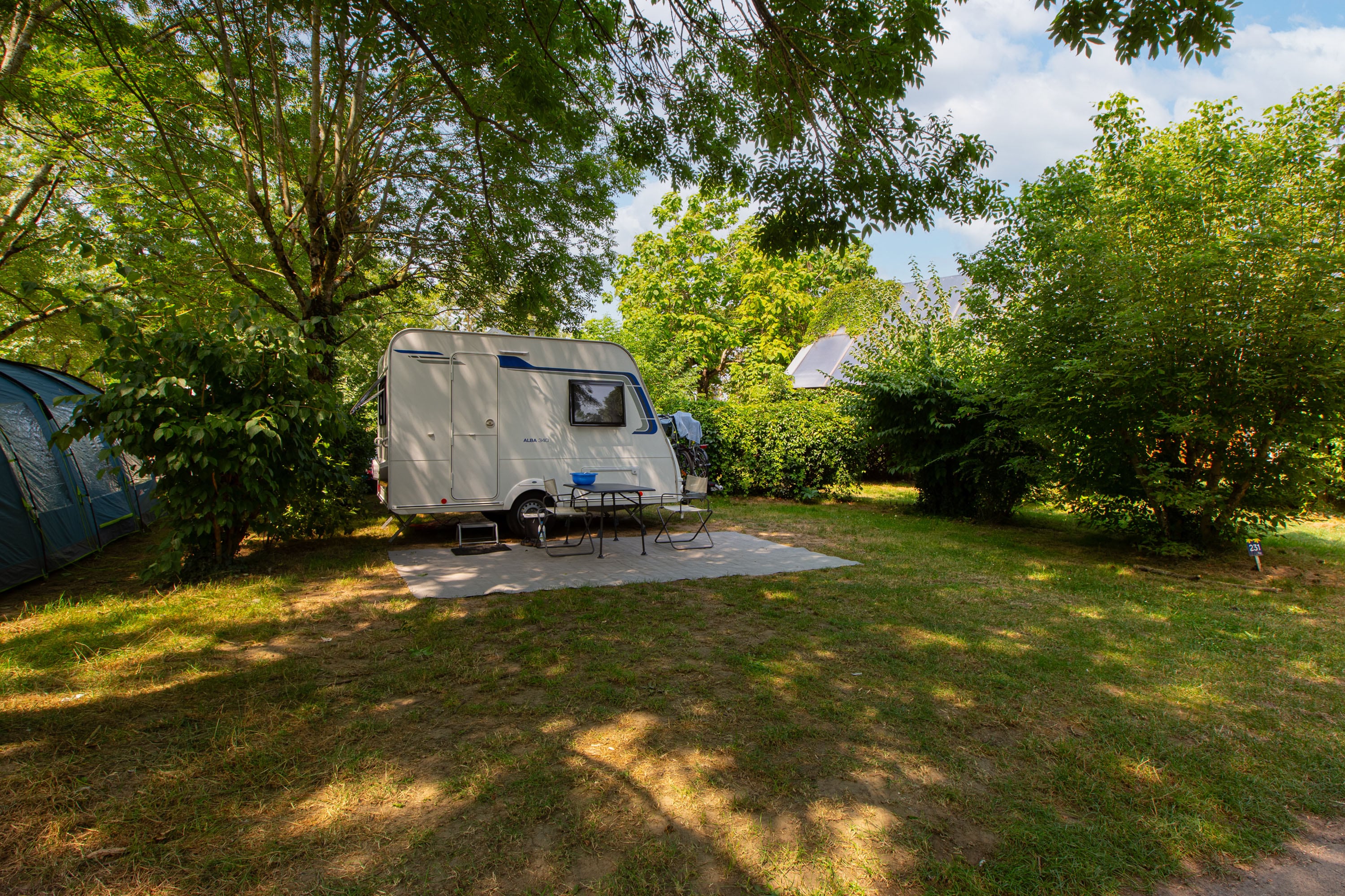 Flower Camping L'Ile d'Offard | ACSI