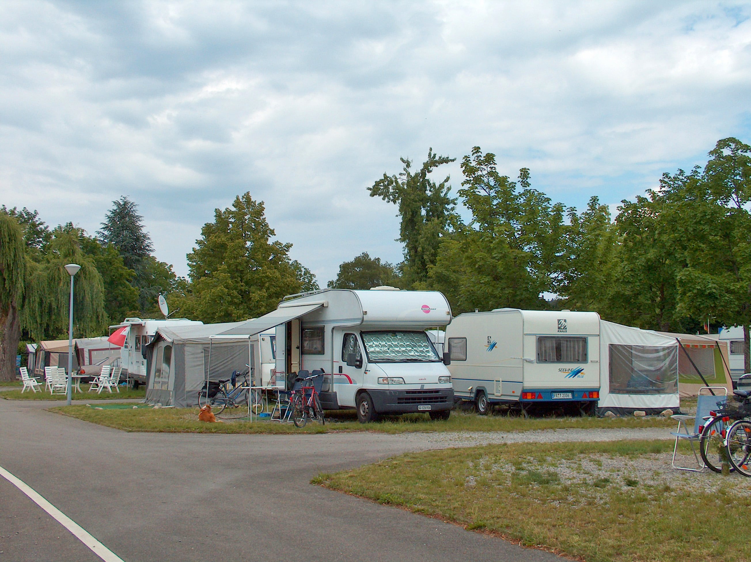 camping geschenke lustig Frhstcksbrettchen "Camping macht glcklich" Geschenk Camper  DwieDeko