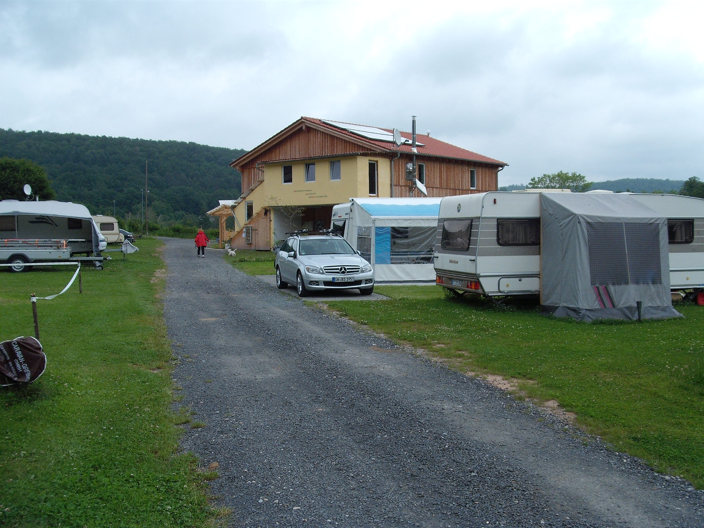 campingtische höhenverstellbar Campingtisch Set klappbar 120x60 cm mit 4 Hockern höhenverstellbar Out main image 0