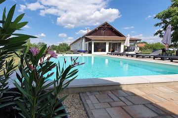 Tisza White House Tisza White House
