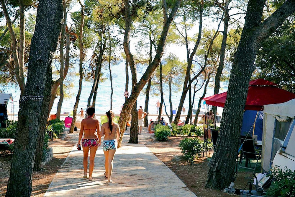 Kitchen facilities at Camping Kozarica in Pakoštane