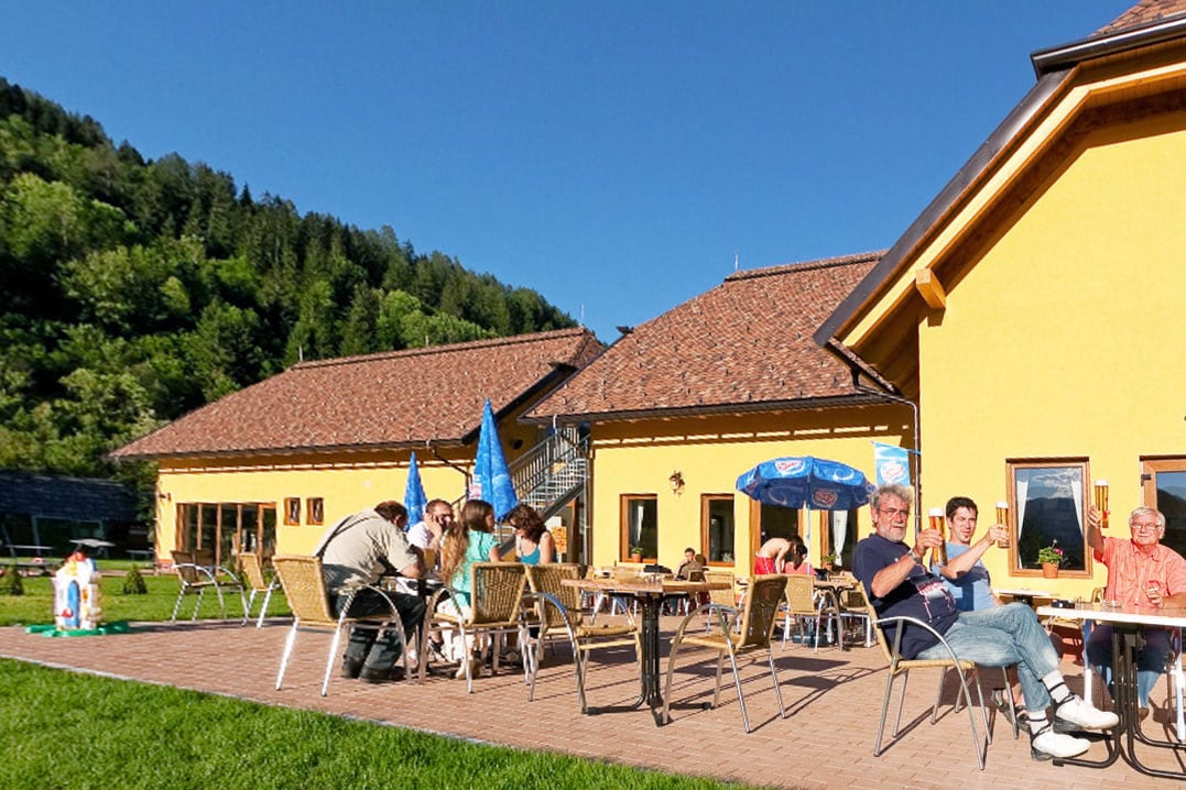 Kitchen facilities at Camping Bella Austria in Sankt Peter am Kammersberg