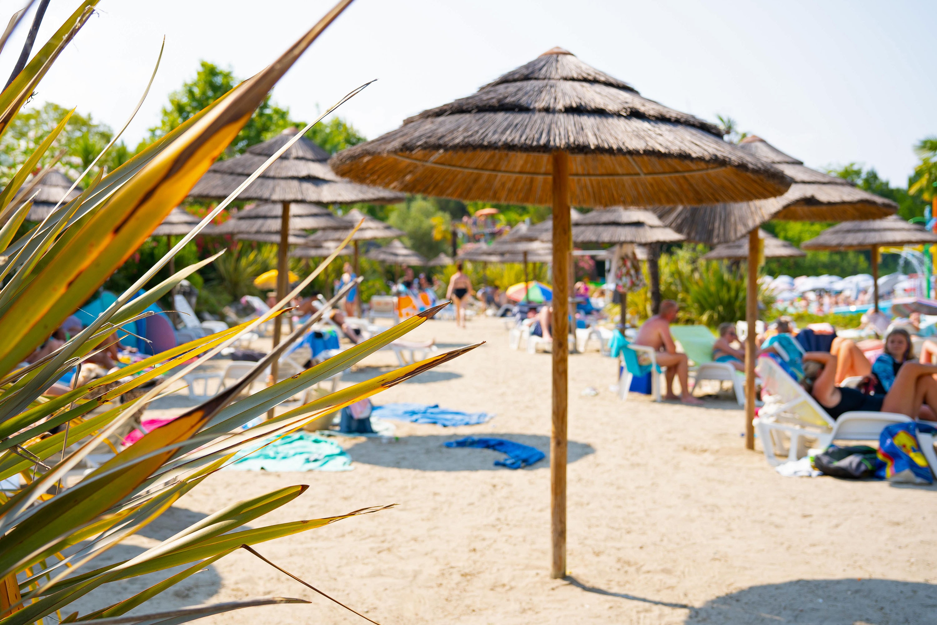 Kitchen facilities at Camping Bella Italia in Peschiera del Garda
