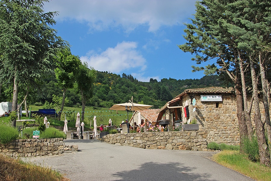 Bedroom accommodation at Camping l'Ardechois in Saint-Sauveur-de-Montagut