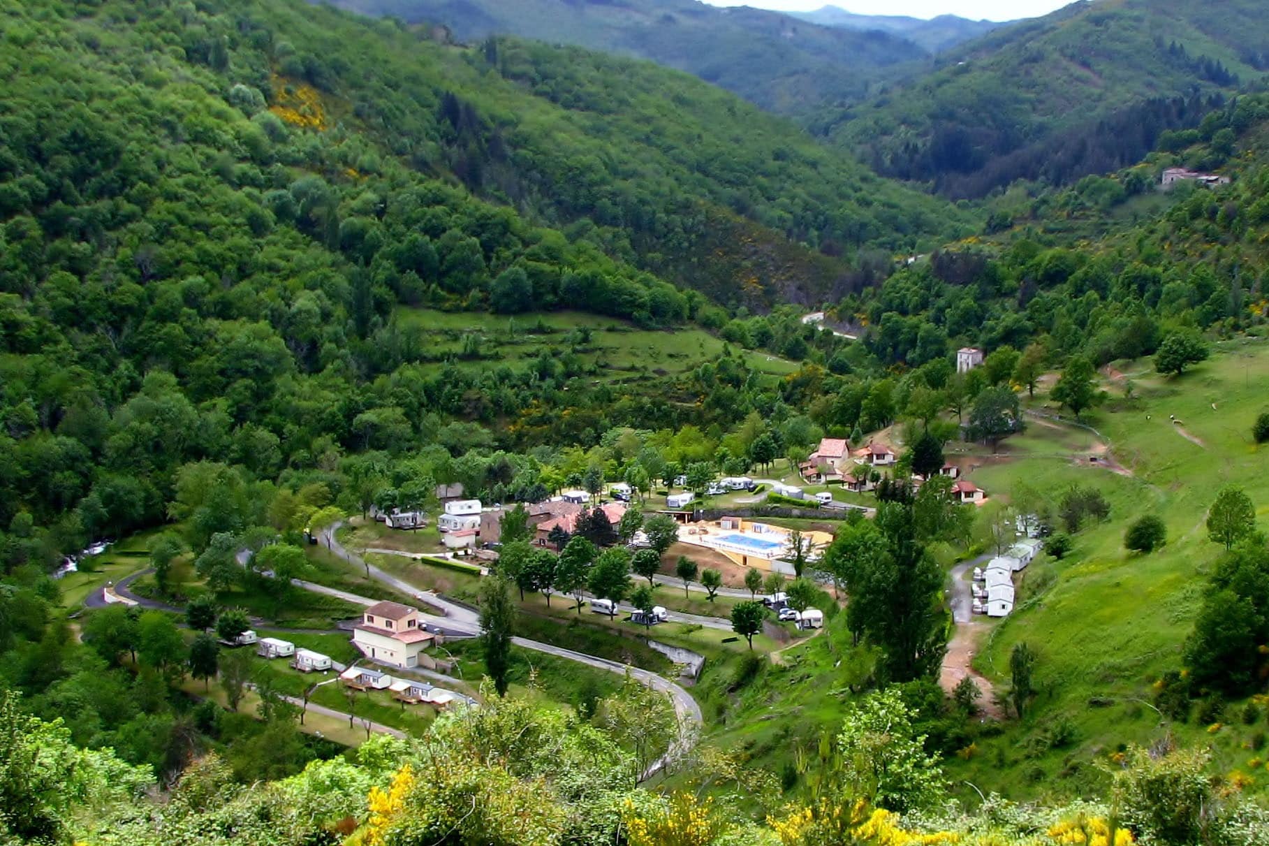 Kitchen facilities at Camping l'Ardechois in Saint-Sauveur-de-Montagut