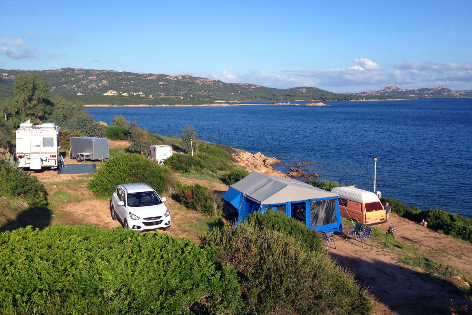 Kitchen facilities at Baia Holiday Isuledda in Cannigione